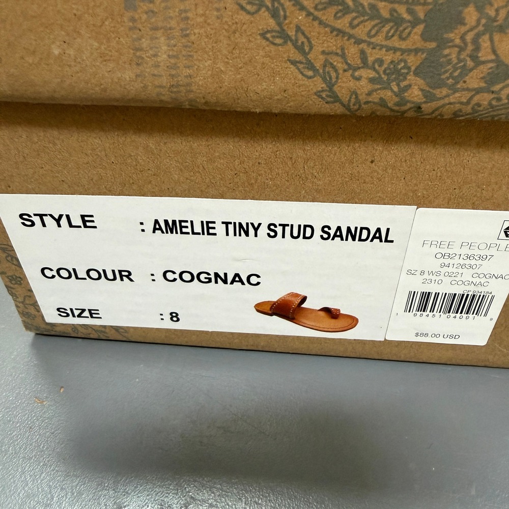 NEW Free People Amelie Tiny Stud Sandal Cognac Leather Toe Loop Size 8 - Picture 2 of 5